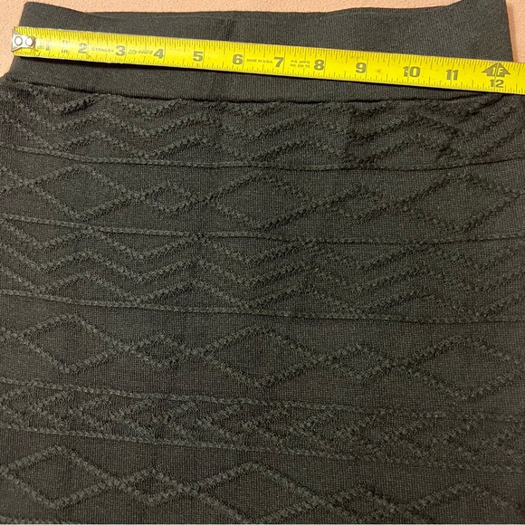 Like new* mini skirt - Picture 4 of 5